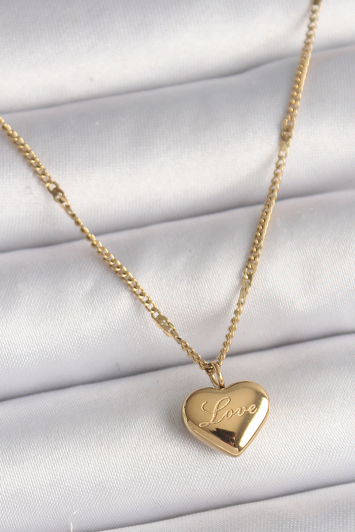 Çelik Gold Renk Zincir Love İşlemeli Kalp Figür Kadın Kolye