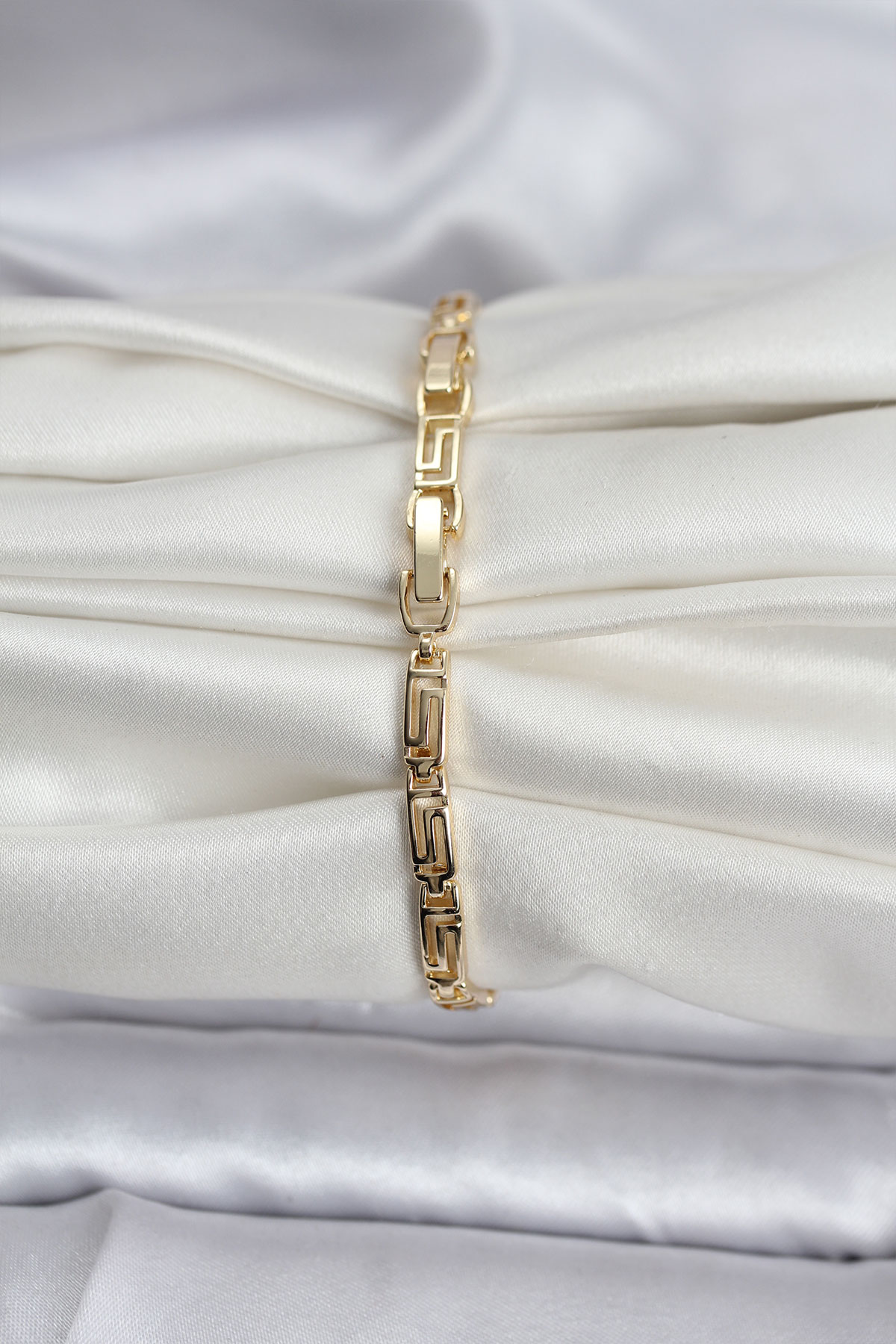 14K Gold Renk Kaplama Zirkon Taşlı Baget Model CM Kadın Bileklik 1