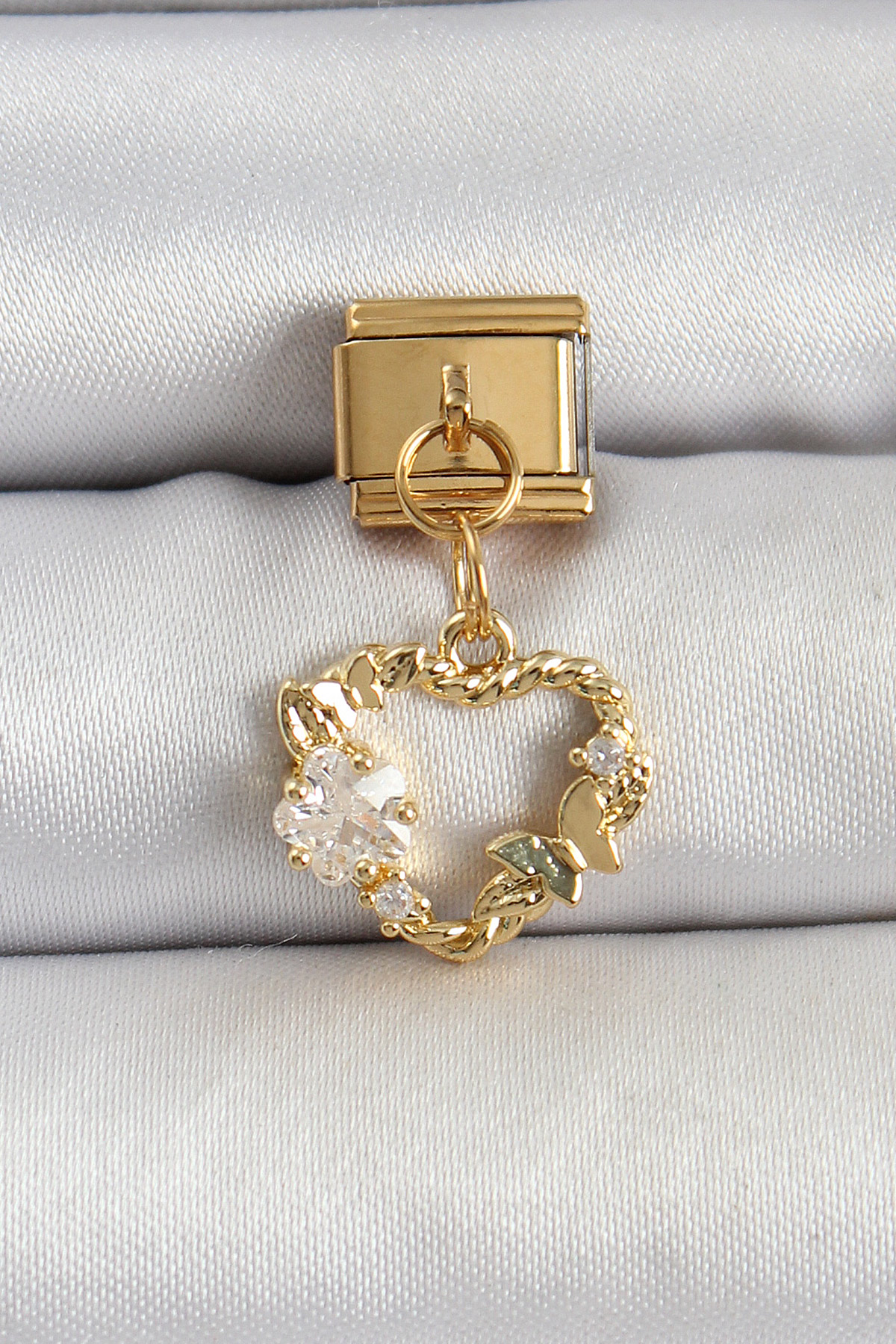 Çelik Sallantılı Zirkon Taşlı Kalp Model Gold Renk Nomination Charm