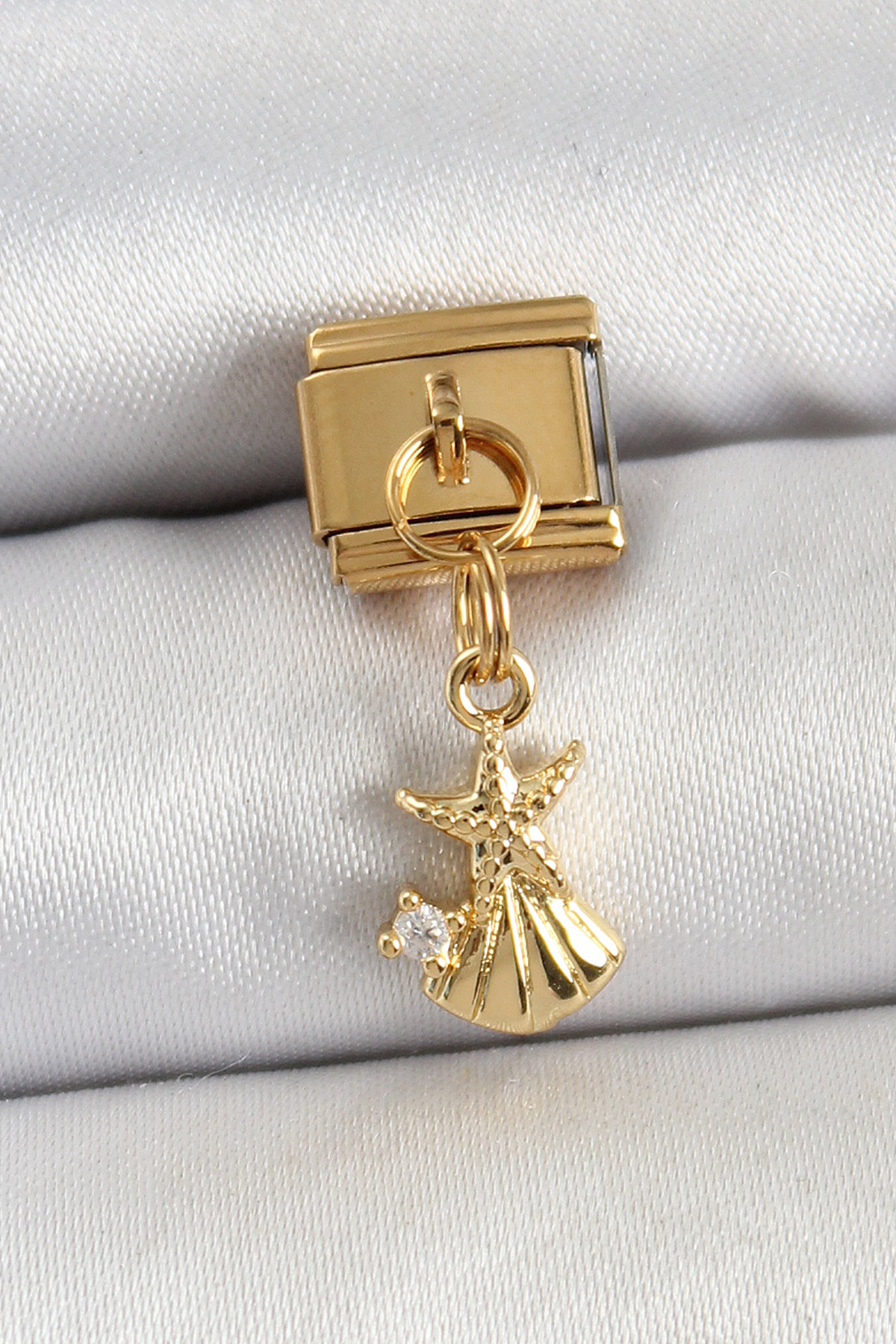 Çelik Sallantılı Zirkon Taşlı Deniz Yıldızı Ve İstiridye Model Gold Renk Nomination Charm