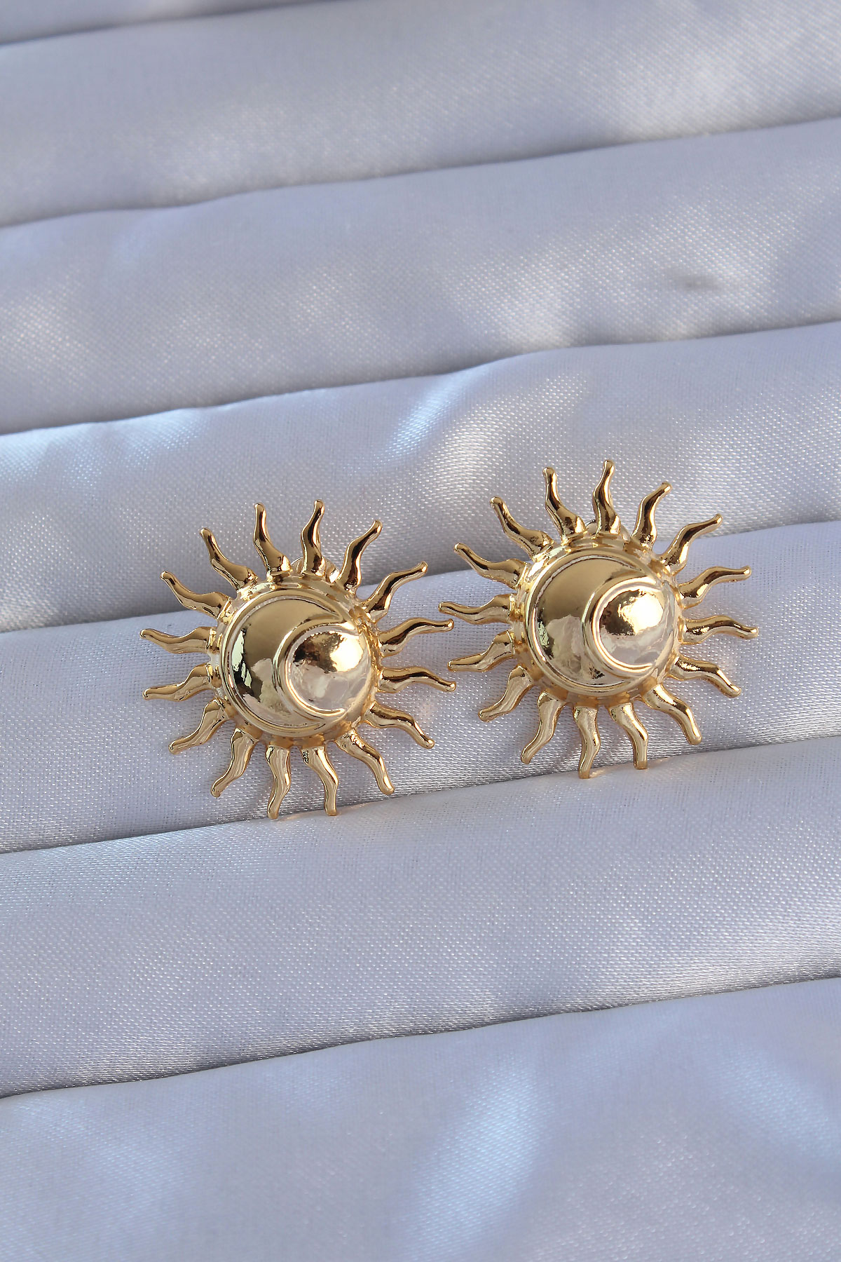 Çelik Gold Renk Güneş Model Küpe