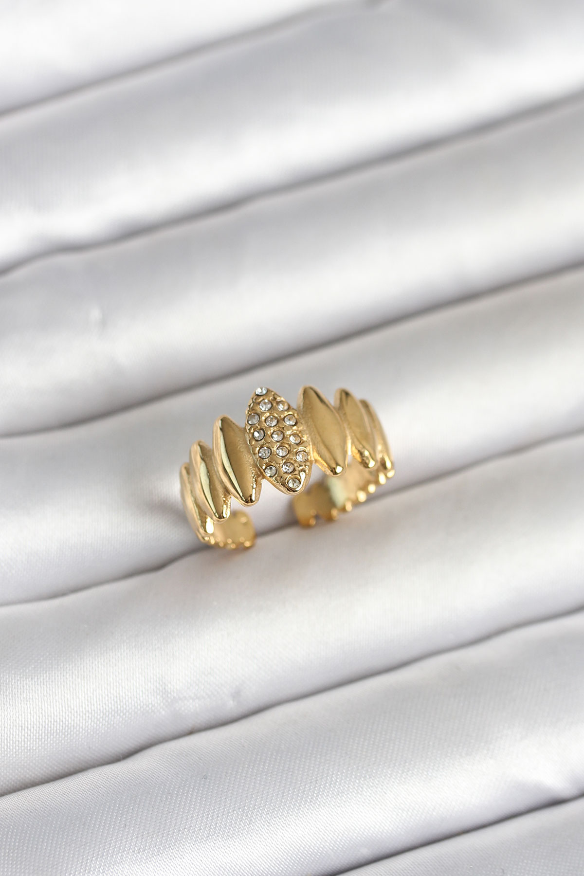 Çelik Gold Renk Zirkon Taşlı Vintage Model Kadın Yüzük