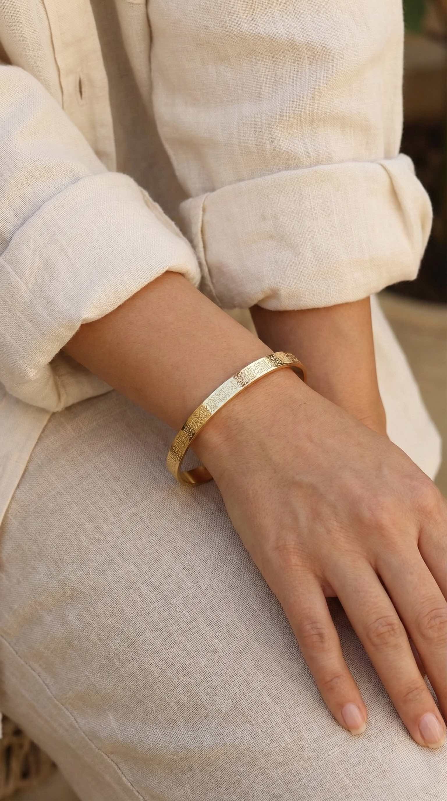 Çelik Gold Renk Ayetel Kürsi Yazılı Bileklik 2