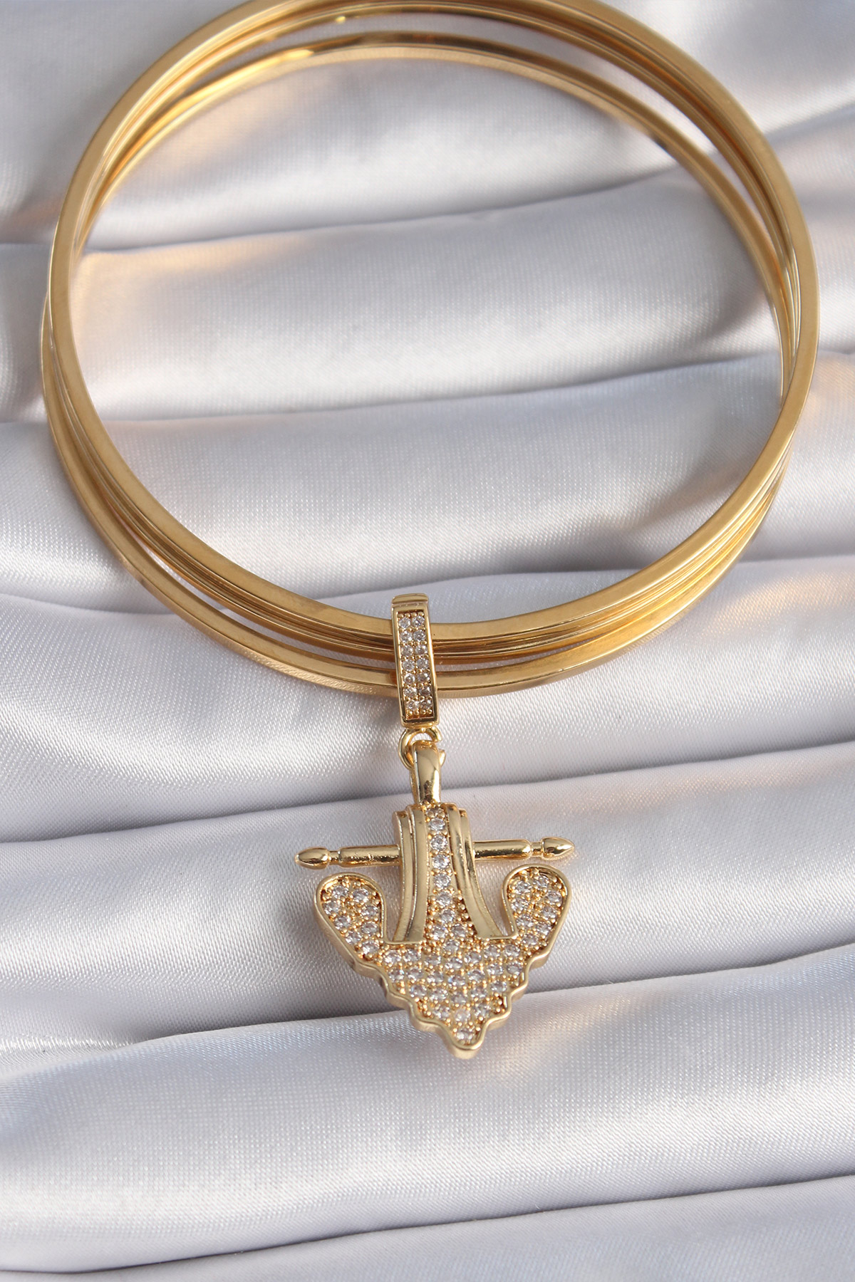 Pirinç Gold Renk Zirkon Taşlı Çapa Model Ajda Charm 1