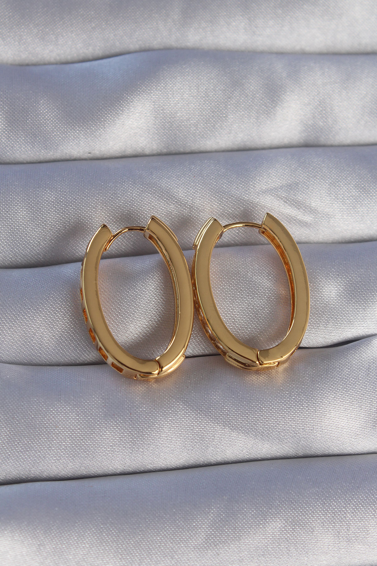Pirinç Gold Renk Zirkon Taşlı Oval Model Küpe 2
