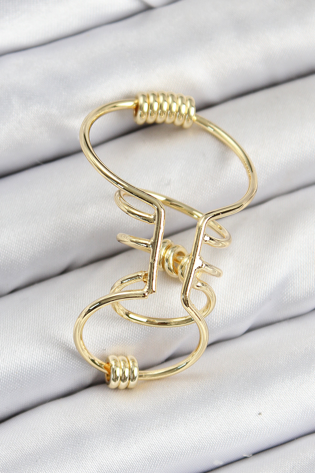 Pirinç Halkalı Model Gold Renk Kıkırdak Küpe 2