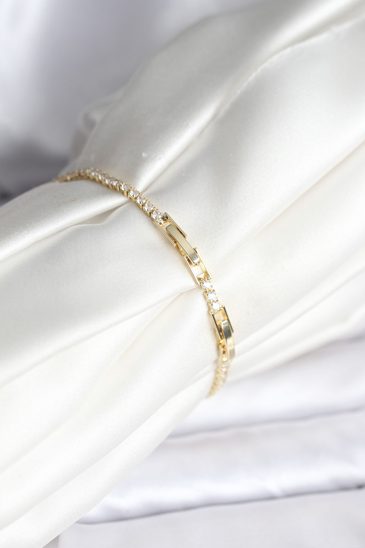 Yıldız Model Zirkon Taşlı Gold Renk Pirinç Su Yolu Kadın Bileklik 2