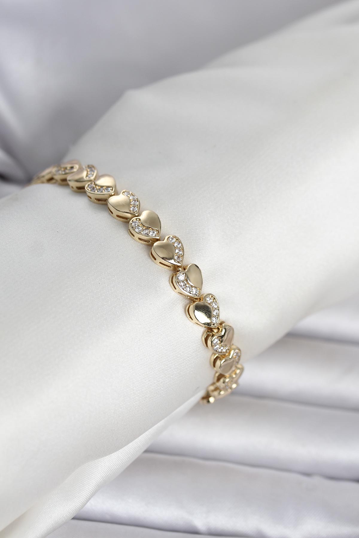 Kalp Model Gold Renk Kadın Bileklik