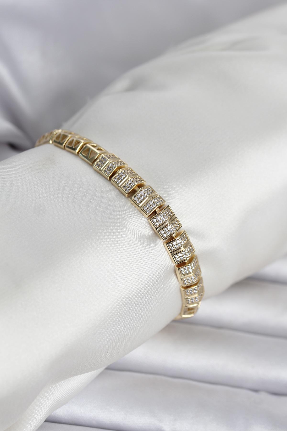 Zirkon Taşlı Gold Renk Kadın Bileklik