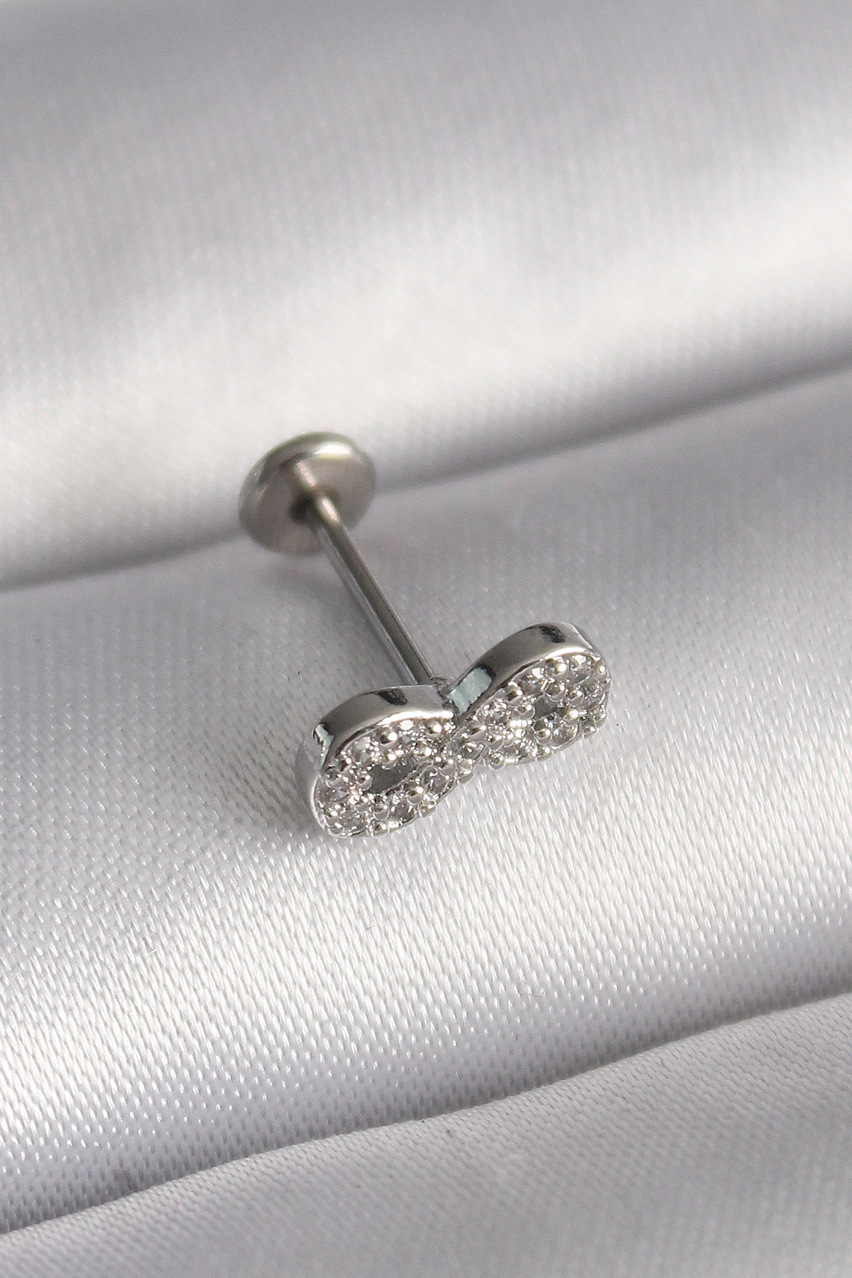Çelik Gümüş Renk Zirkon Taşlı Sonsuzluk Model Tragus Piercing