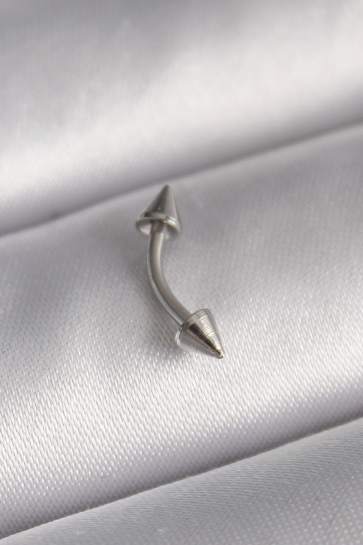 Çelik Gümüş Renk Çivi Model Piercing