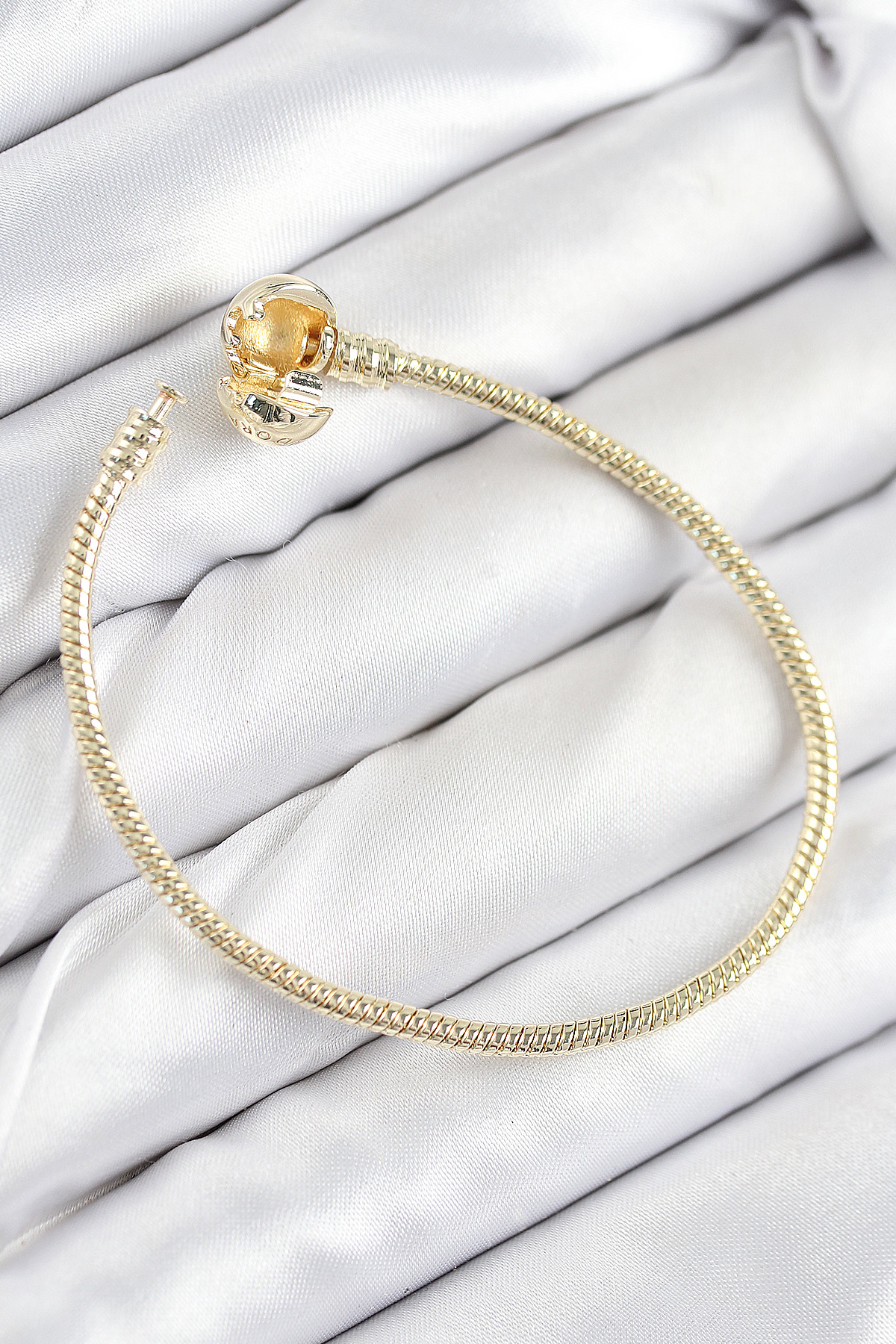 Pirinç Charm Topcuk Model Gold Renk Kadın Bileklik 1