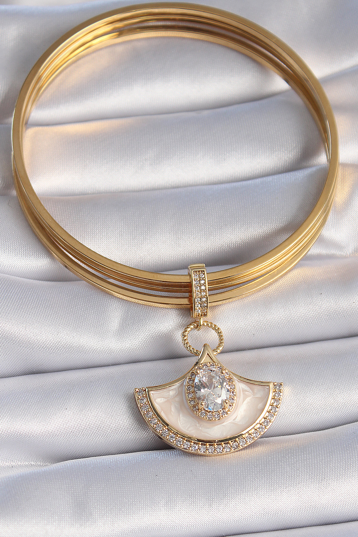 Pirinç Gold Renk Zirkon Taş Detaylı Beyaz Mineli Ajda Charm 2
