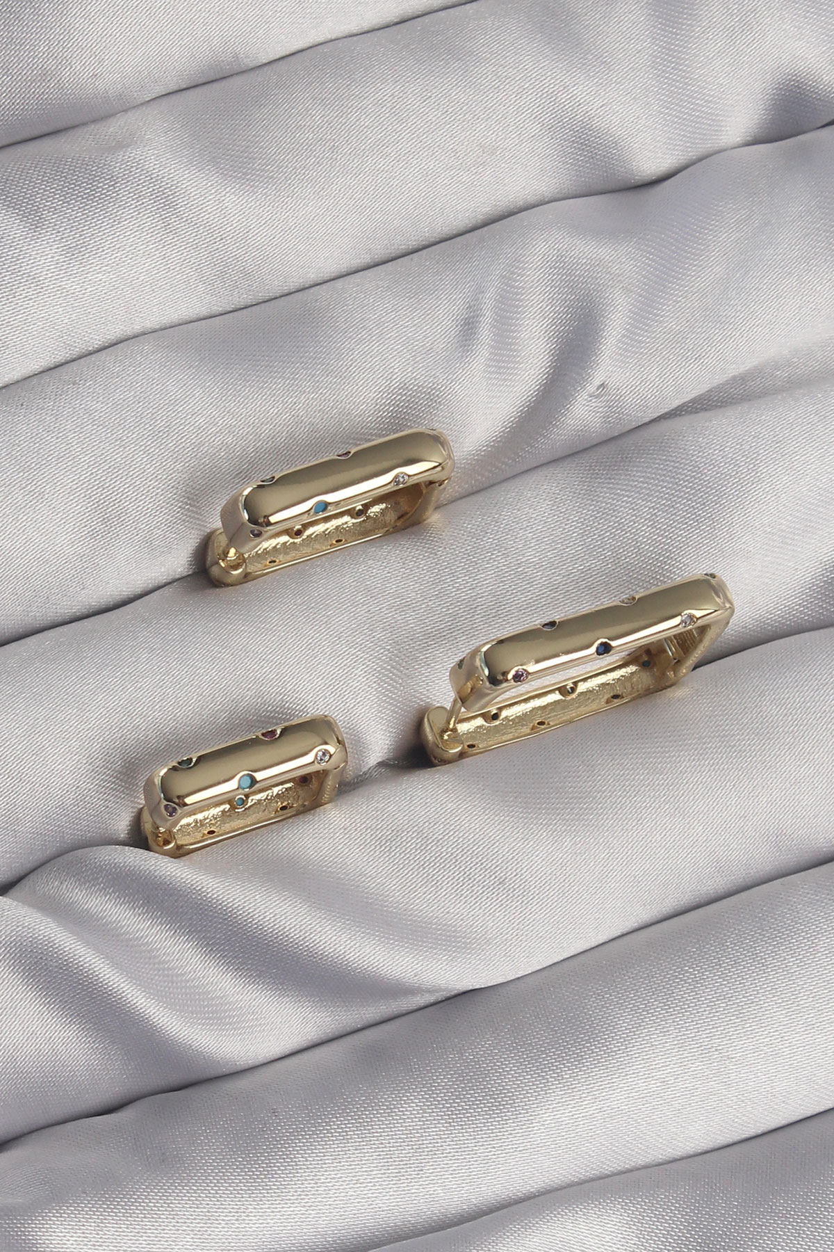 Pirinç Gold Renk Renkli Zirkon Taşlı Kare Model Küpe Seti 1