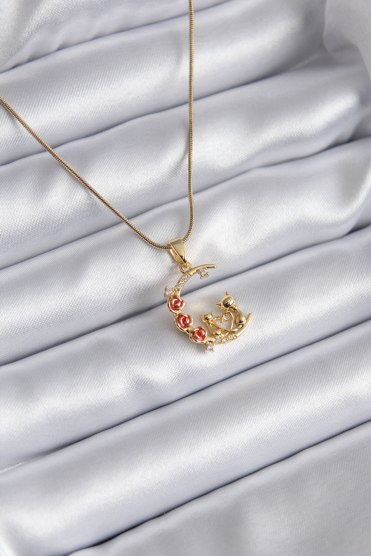 Çelik Gold Renk Hilal Kedi Model Zirkon Taşlı Detay Kadın Kolye