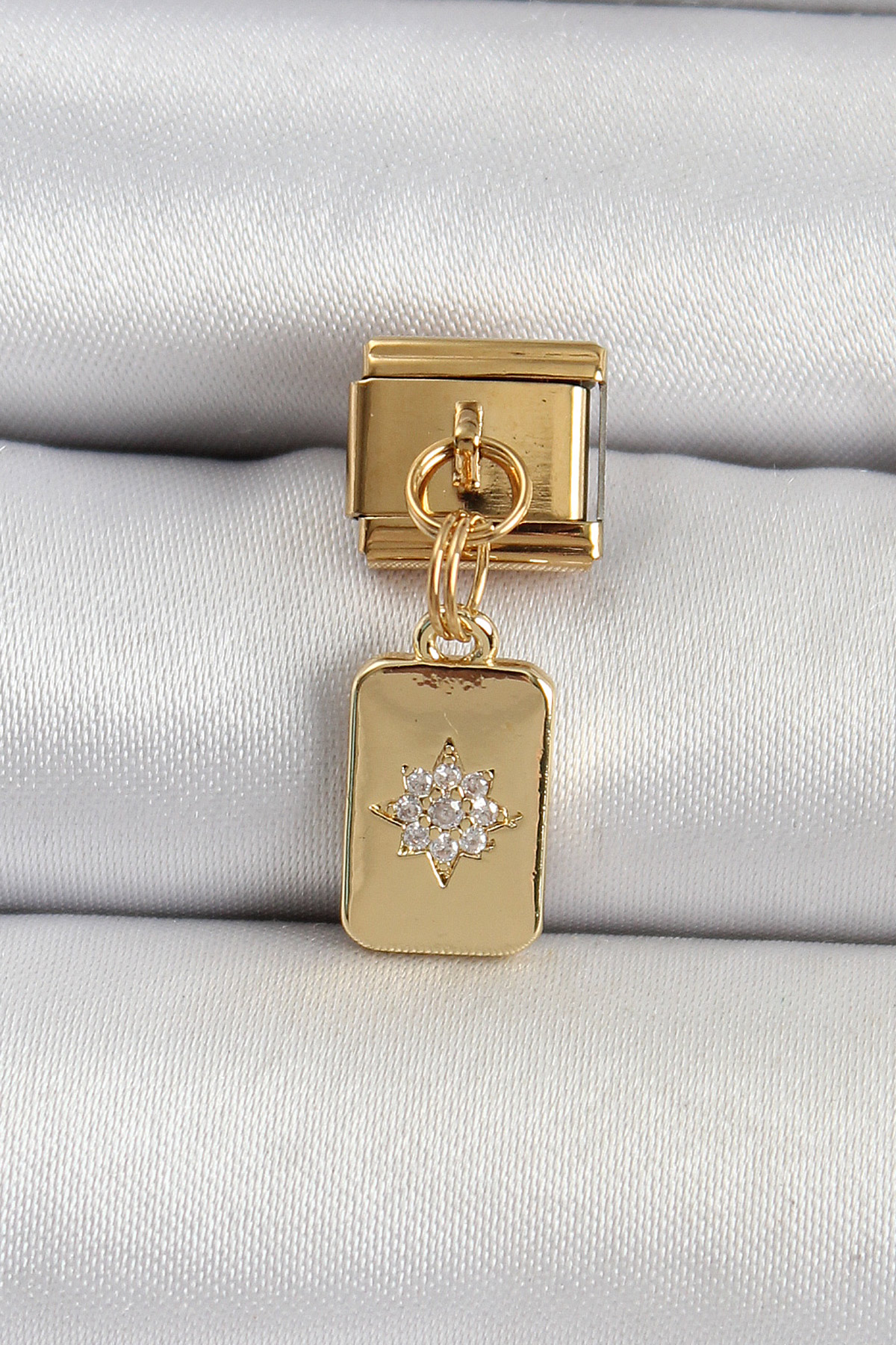 Çelik Sallantılı Zirkon Taşlı Kutup Yıldızı Figürlü Dikdörtgen Model Gold Renk Nomination Charm
