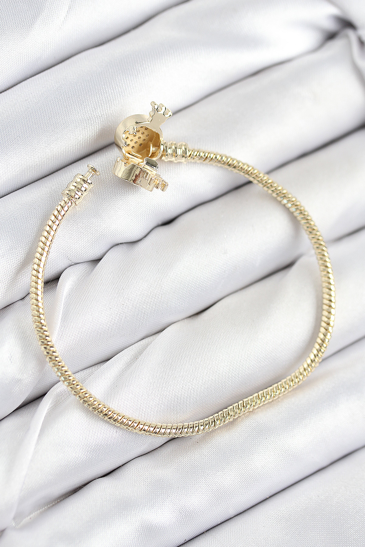 Pirinç Charm Zirkon Taşlı Taç Model Gold Renk Kadın Bileklik 2
