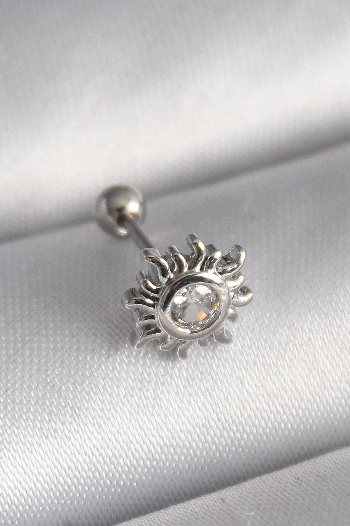 Çelik Gümüş Renk Zirkon Taşlı Güneş Tragus Piercing