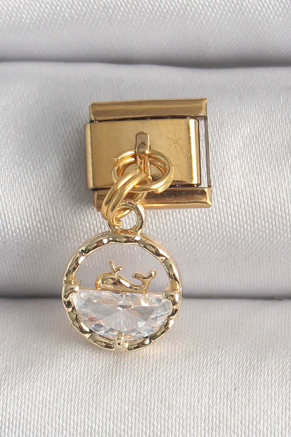 Çelik Gold Renk Sallantı Zirkon Taşlı Balina Model Nomination Charm