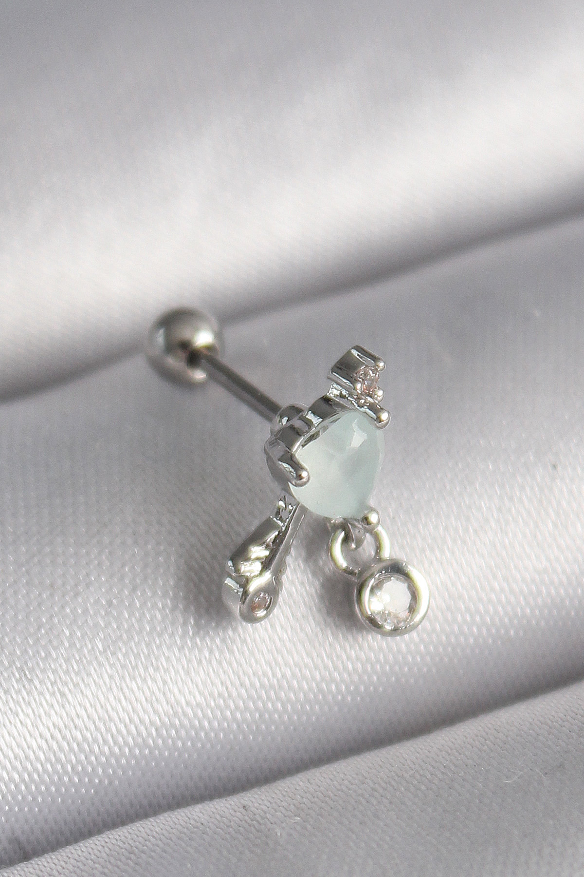 Çelik Gümüş Renk Beyaz Minelik Kalp Sallantı Zirkon Taş Detay Tragus Piercing