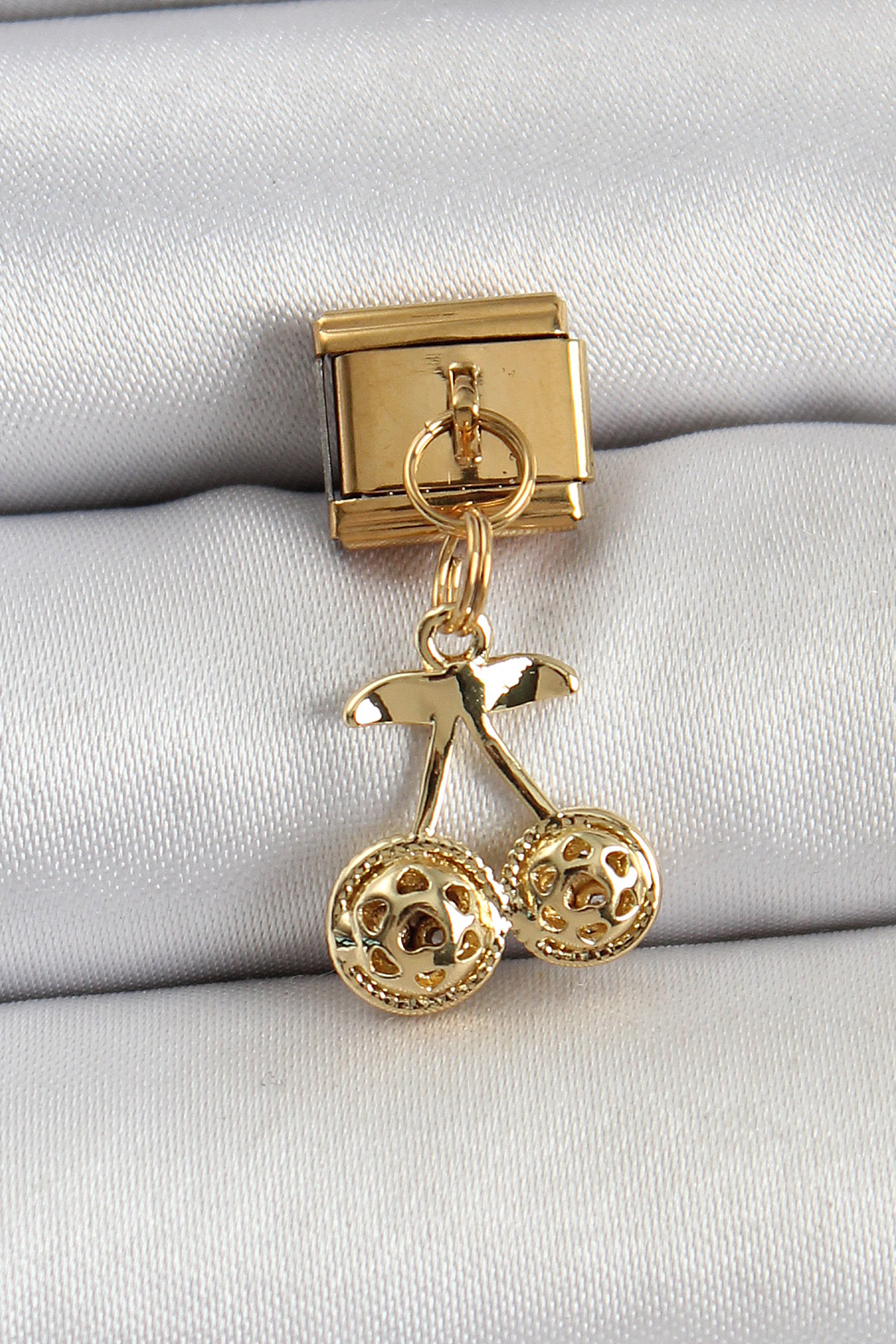 Çelik Sallantılı Zirkon Taşlı Fiyonk Model Gold Renk Nomination C316L Çelik Sallantılı Kiraz Model Gold Renk Nomination Charm