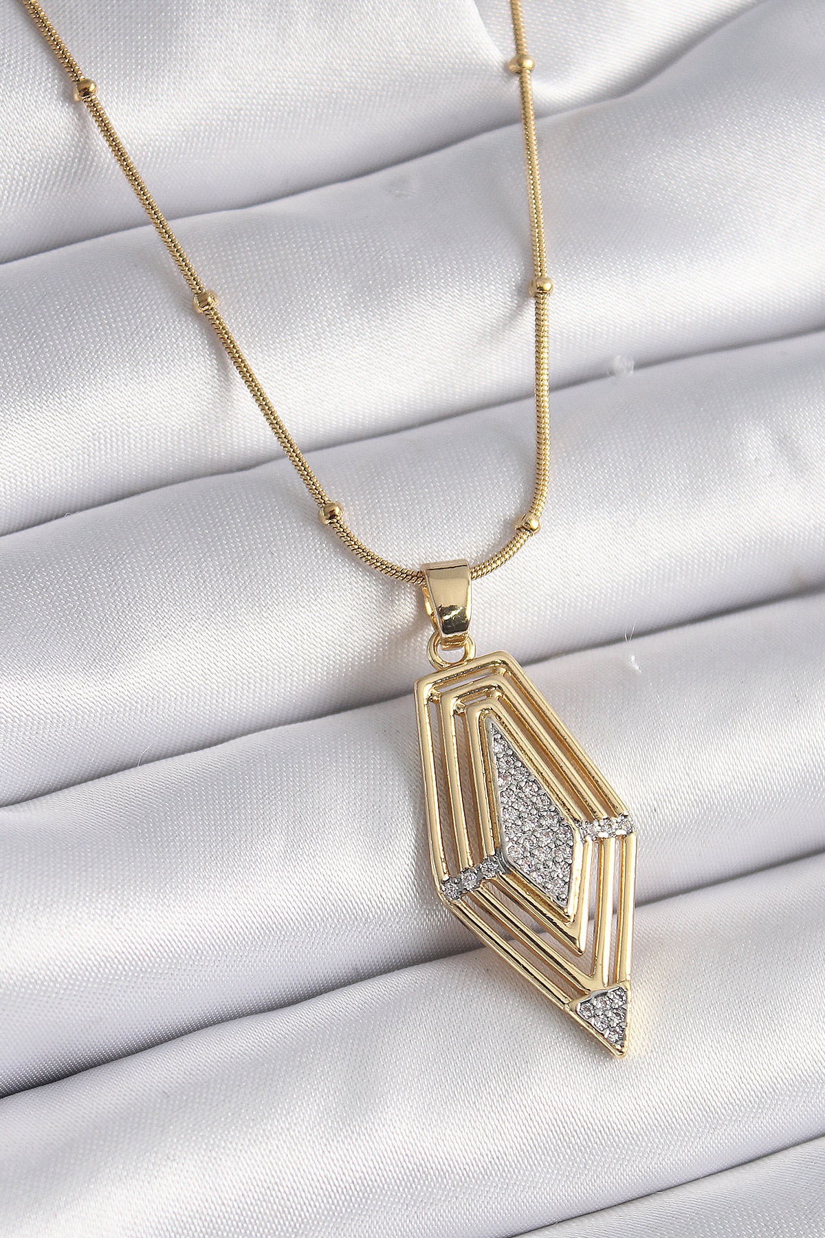 Çelik Gold Renk Zirkon Taşlı Vintage Model Kadın Kolye