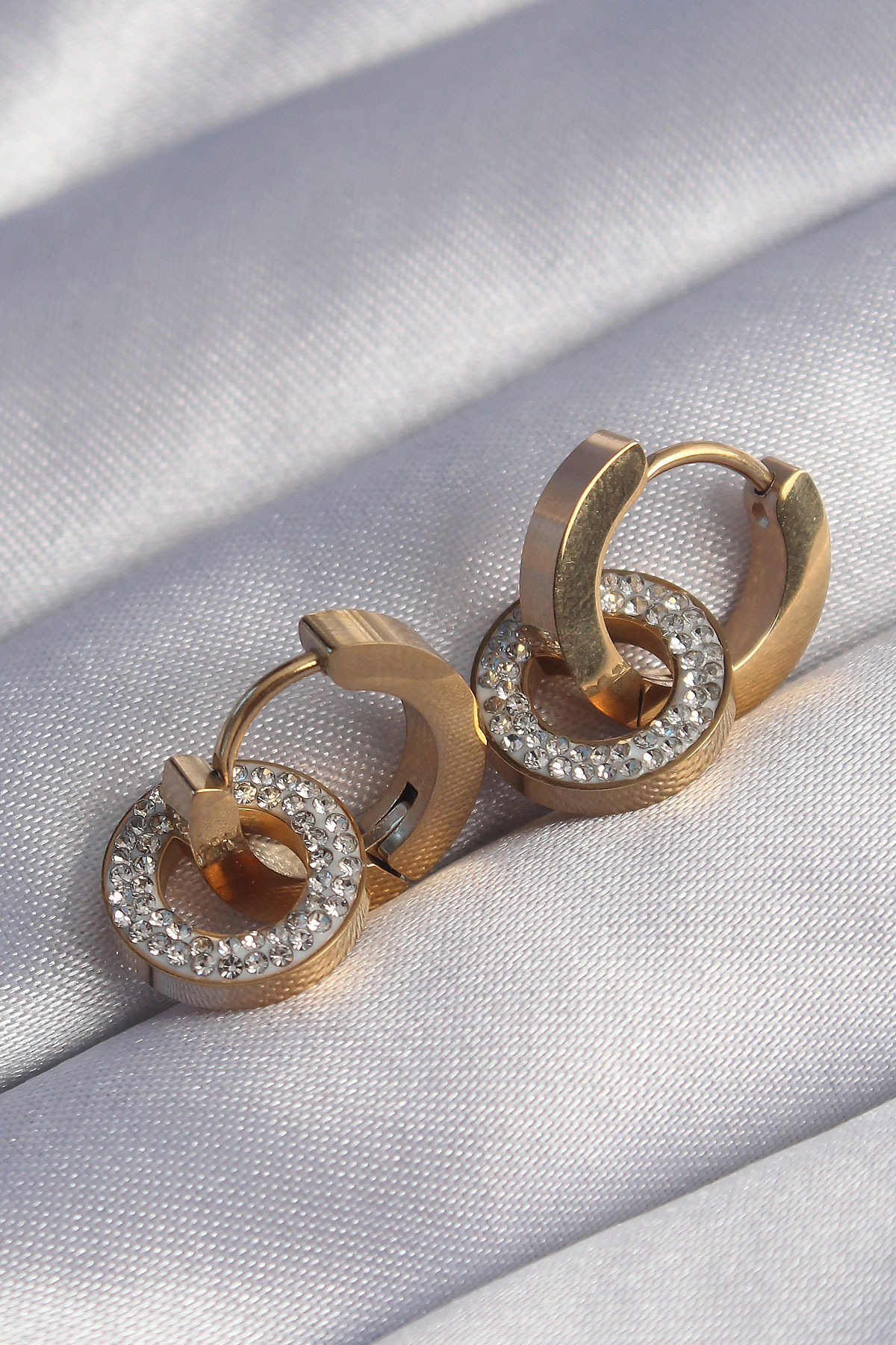 Çelik Gold Renk Zirkon Taşlı İç İçe Geçmeli Oval Küpe