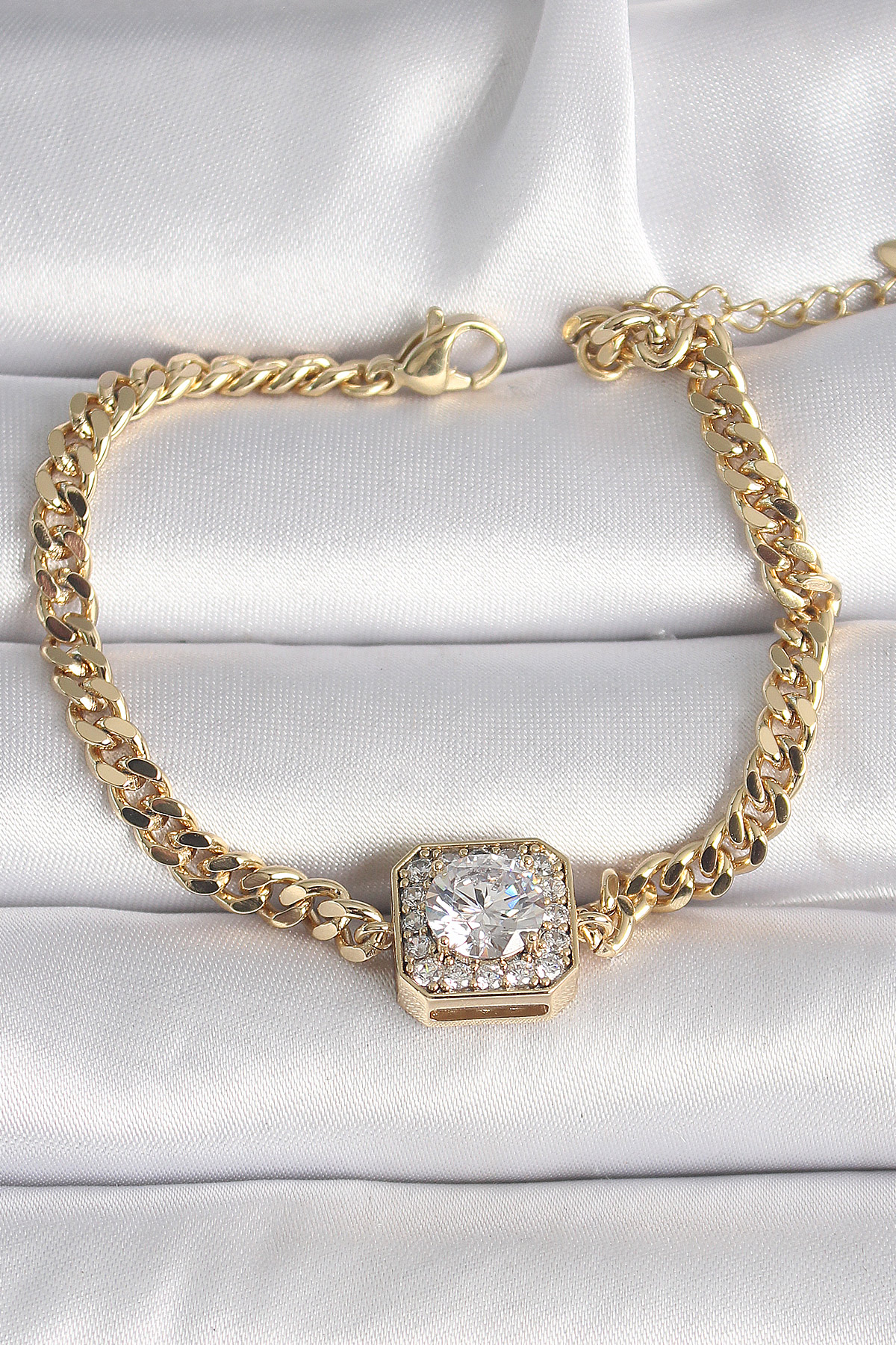 Pirinç Gold Renk Kare Zirkon Taşlı Exclusive VIP Seri Kadın Bileklik