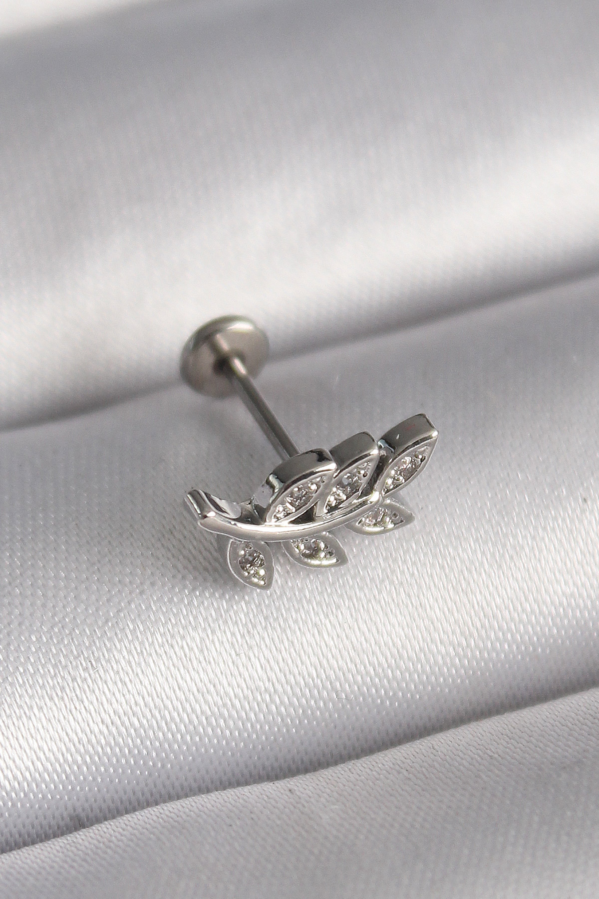 Çelik Gümüş Renk Dal Model Zirkon Taş Detaylı Tragus Piercing