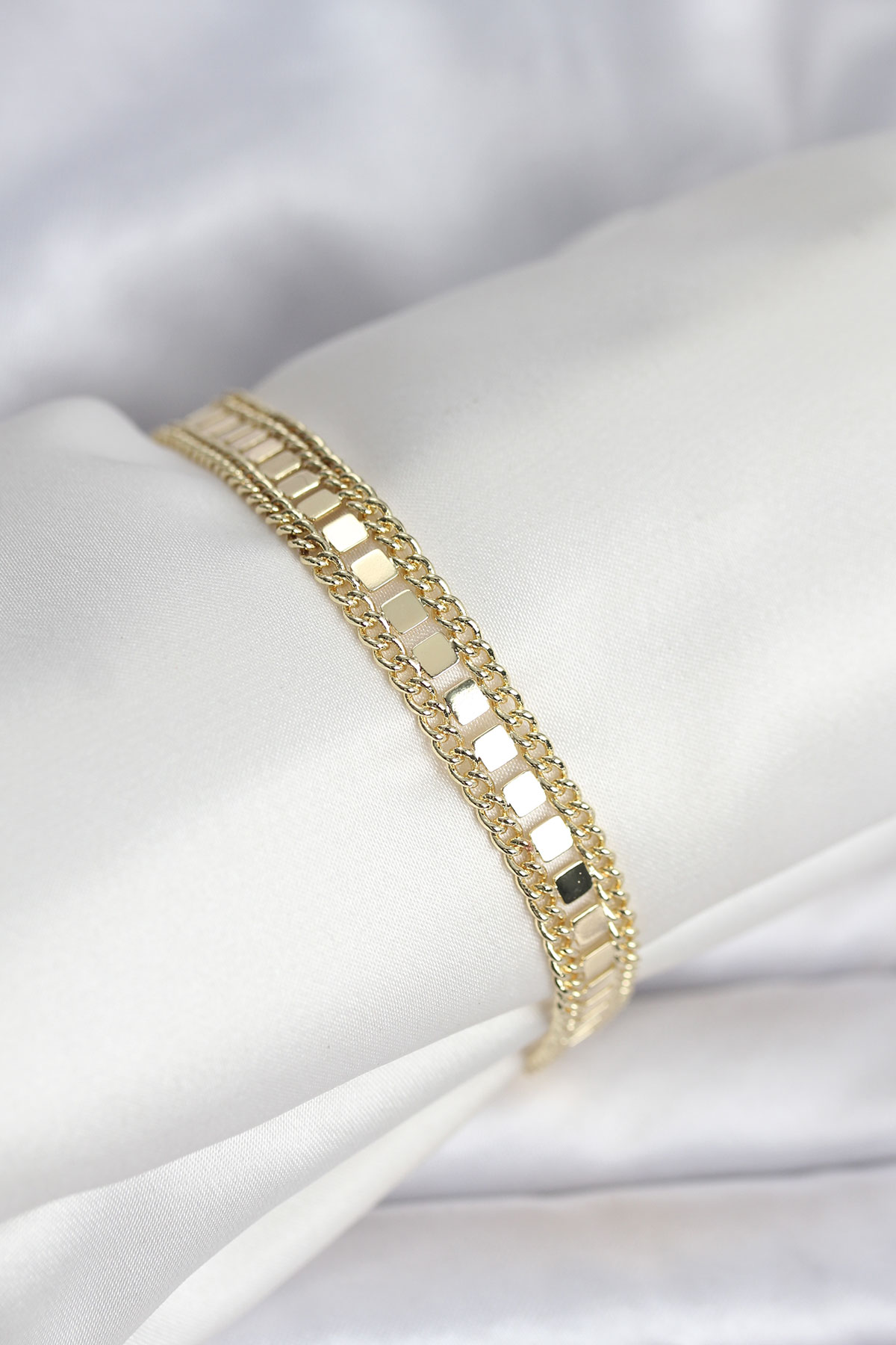 Çelik Gold Renk Pullu Zincir Model Kadın Bileklik
