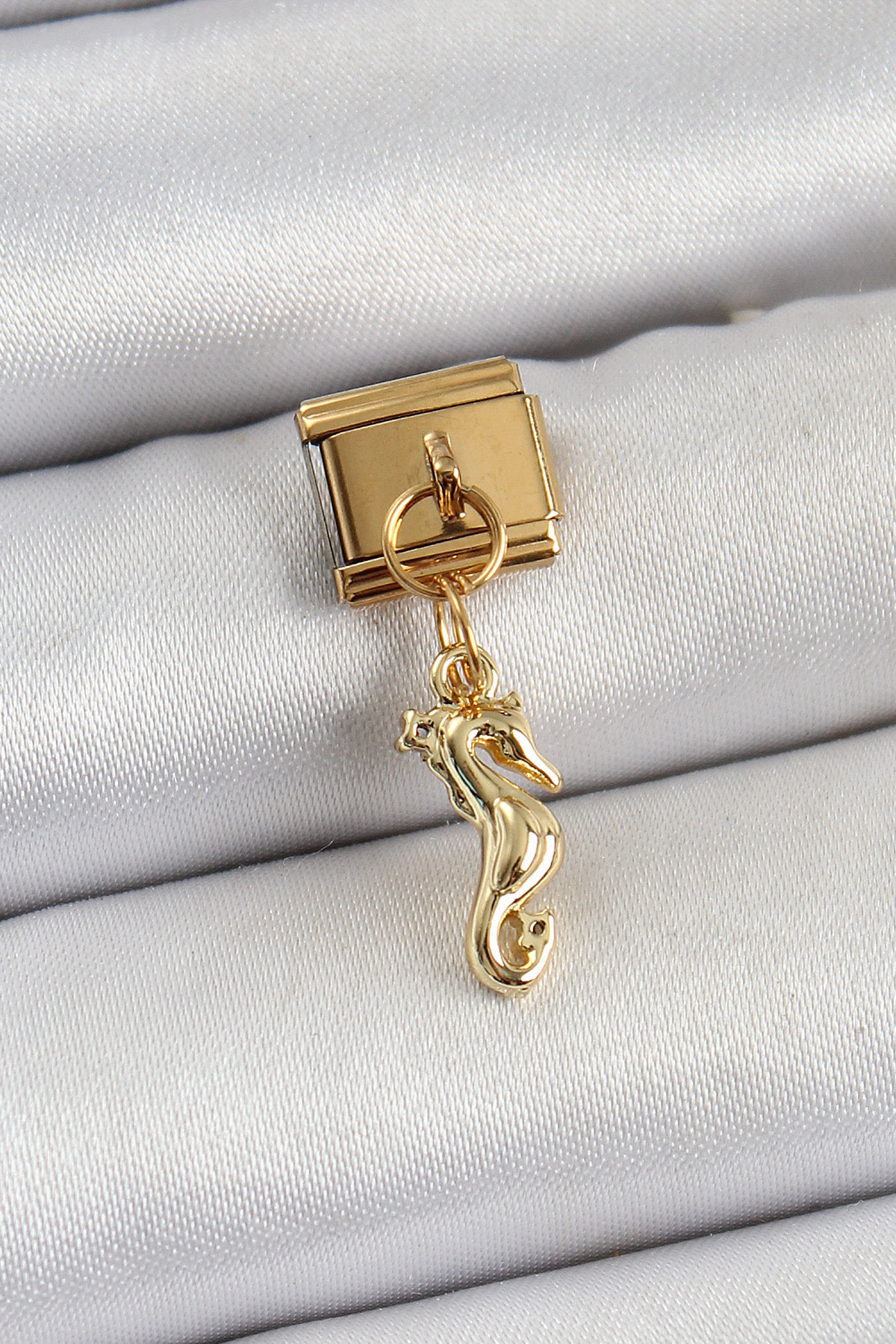 Çelik Sallantılı Deniz Atı Model Gold Renk Nomination Charm
