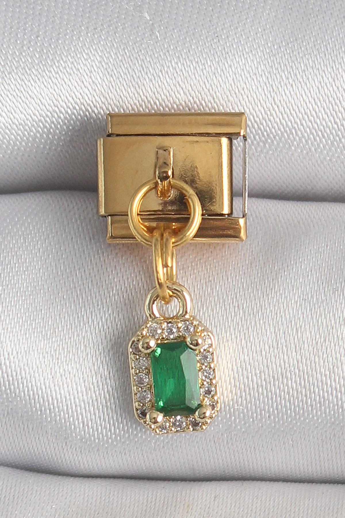 Çelik Gold Renk Sallantı Kare Yeşil Zirkon Taşlı Nomination Charm