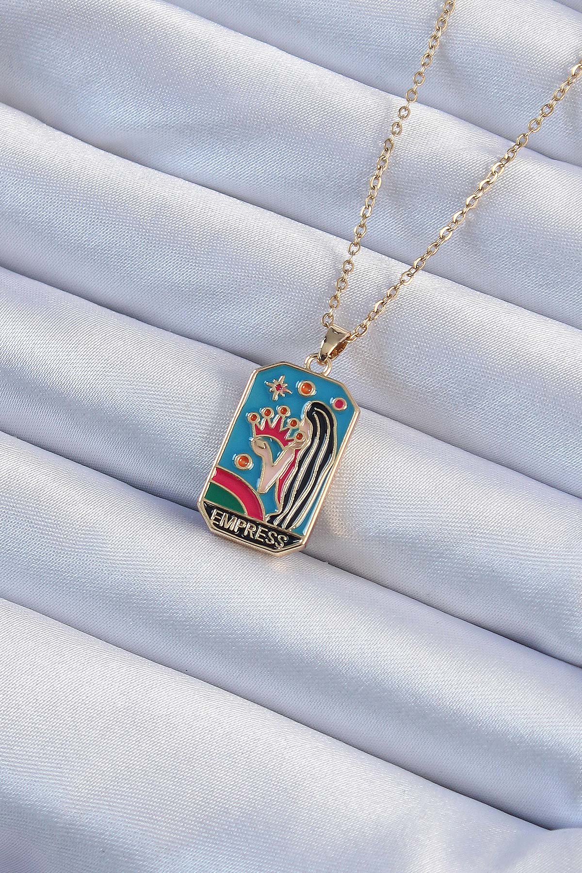 Çelik Zincir Altın Renk Taç ve Kız Figürlü Renkli Mineli Tarot Kolye