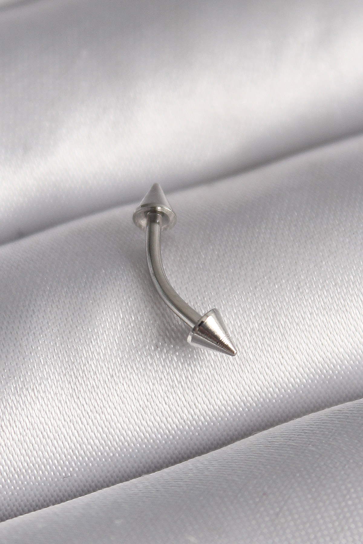 Çelik Gümüş Renk Çivi Model Piercing
