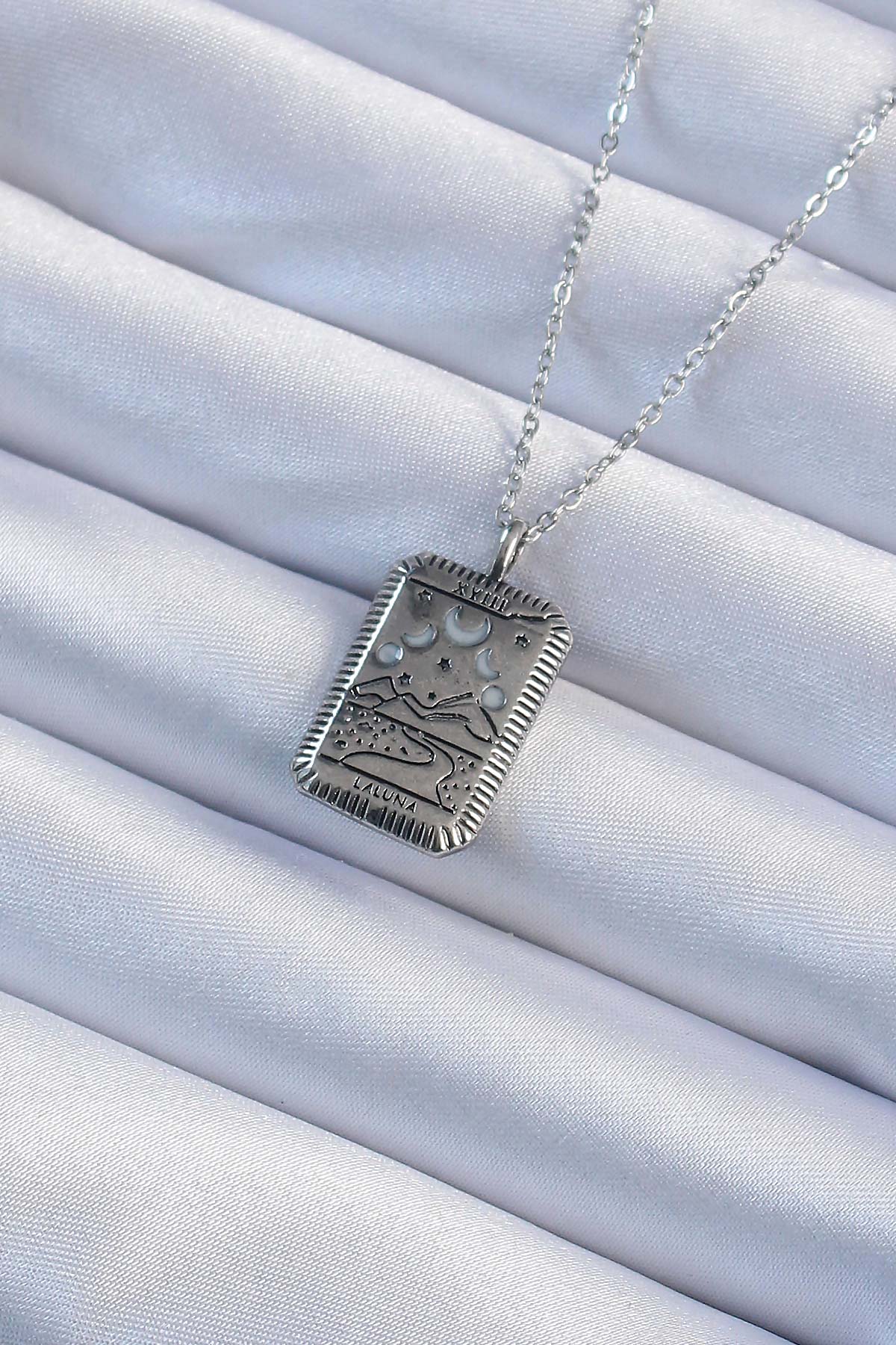 Çelik Zincir Eskitme Gümüş Renk Ay Figürlü Tarot Kolye
