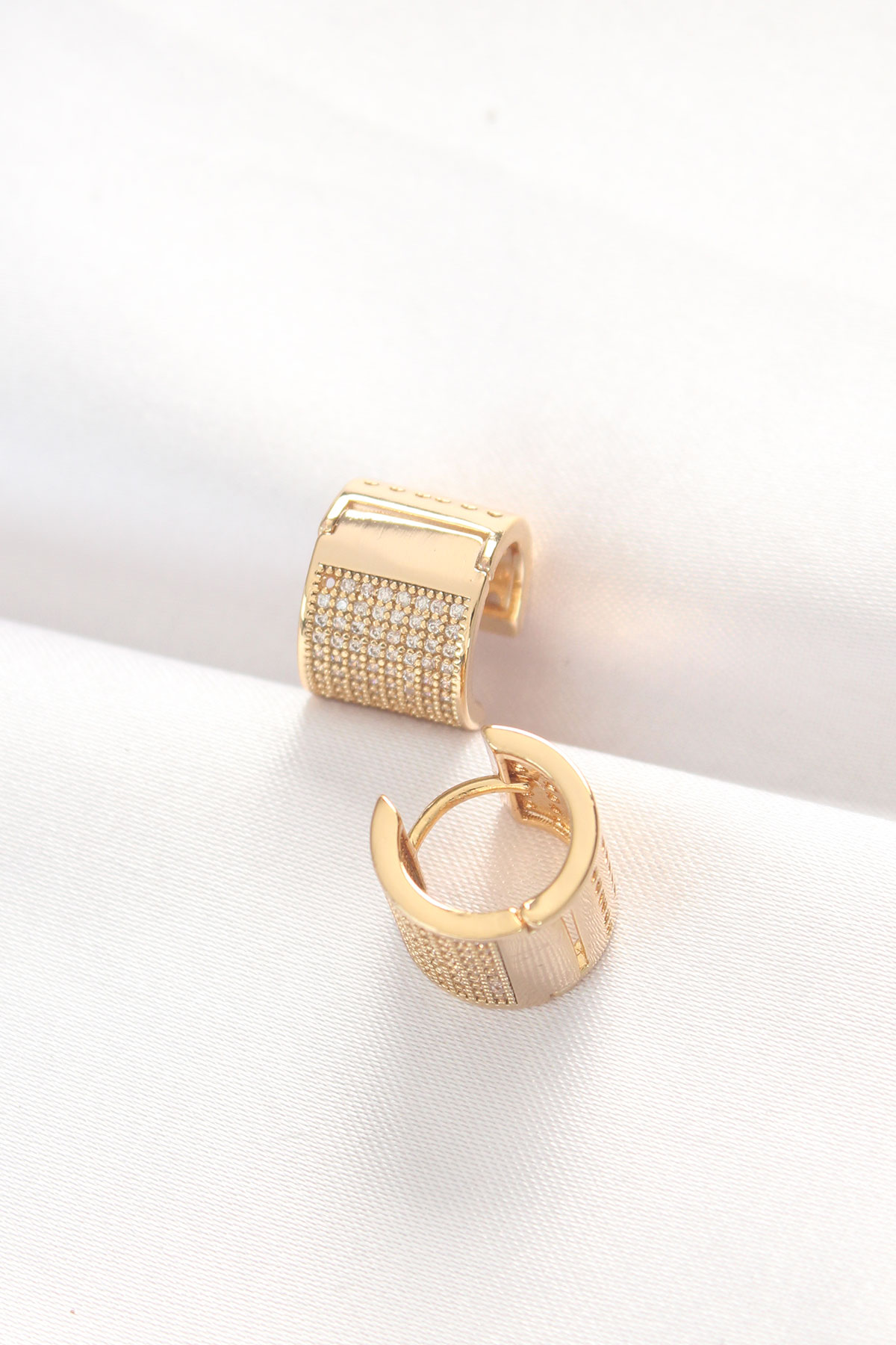 Pirinç Gold Renk Taşlı Minimal Küpe 2