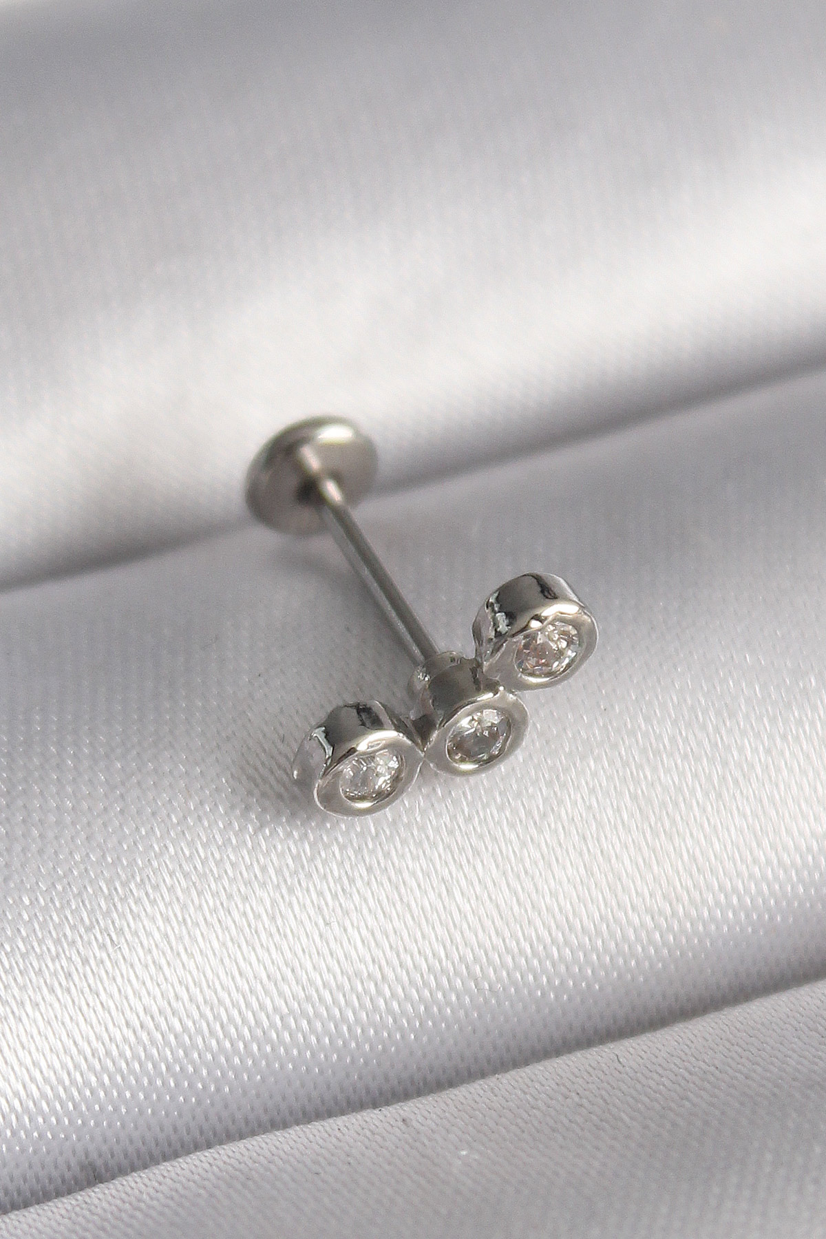 Çelik Gümüş Renk Zirkon Taşlı Tragus Piercing
