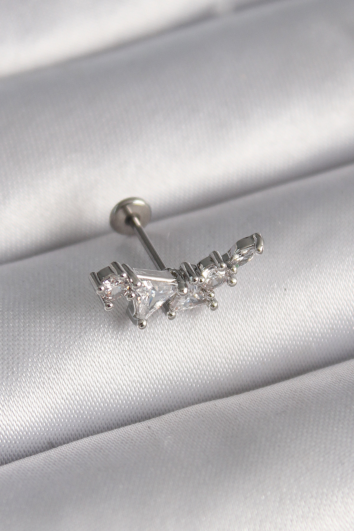 Çelik Gümüş Renk Zirkon Taşlı Tragus Piercing
