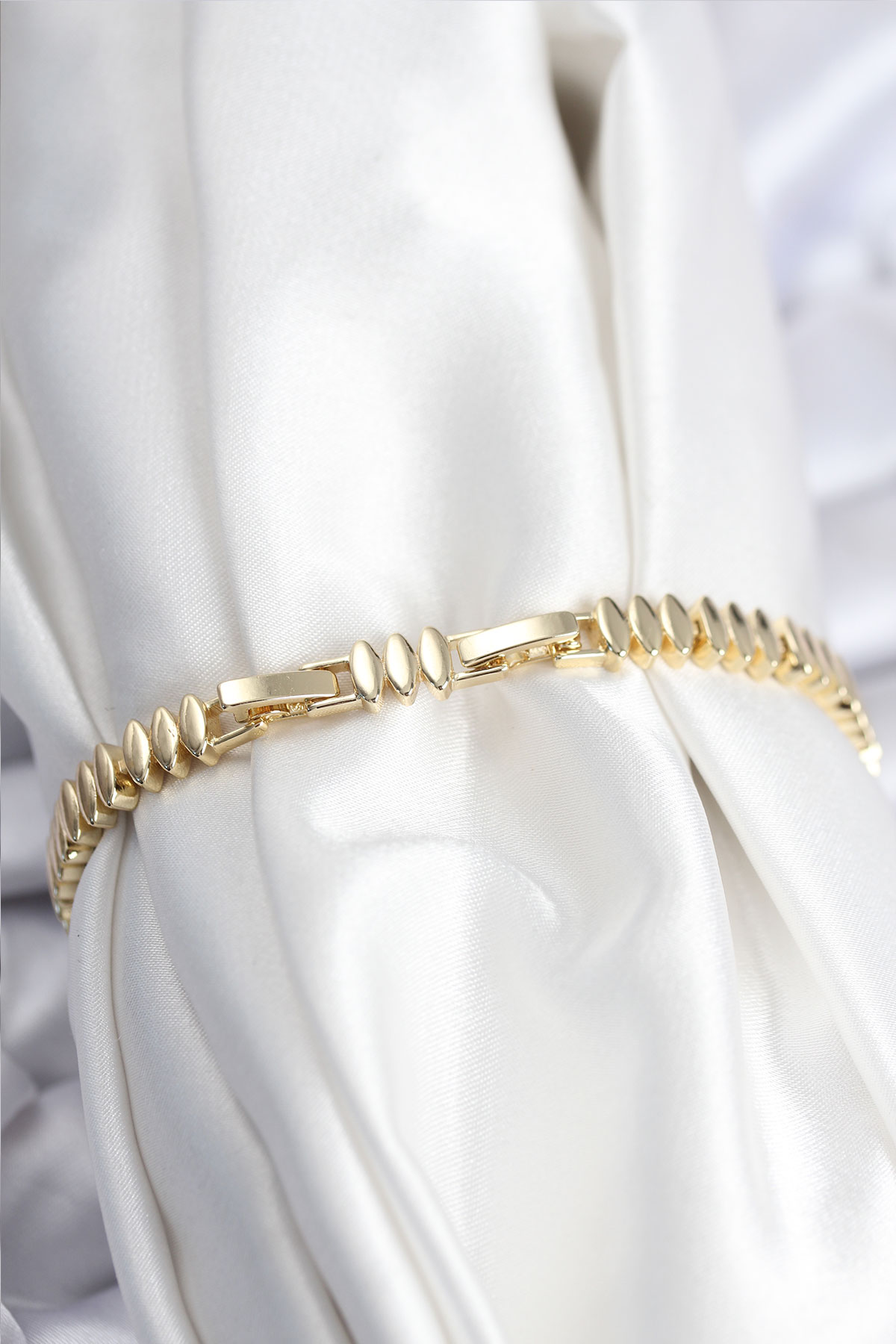 Pirinç VIP Seri Gold Renk Zirkon Taşlı Arpa Model Kadın Bileklik 2
