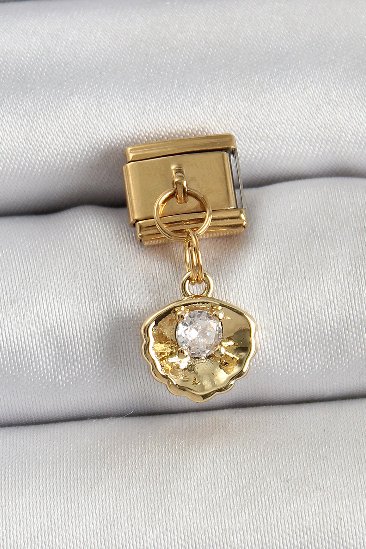 Çelik Sallantılı Zirkon Taşlı İstiridye Model Gold Renk Nomination Charm