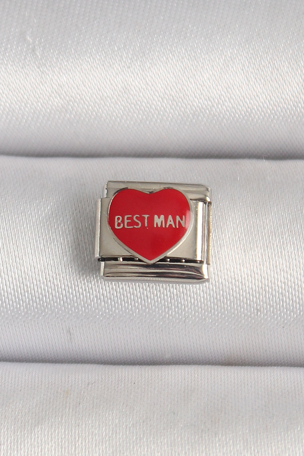 Çelik Gümüş Renk 'Best Man' Yazılı Kırmızı Kalp İşlemeli Nomination Charm
