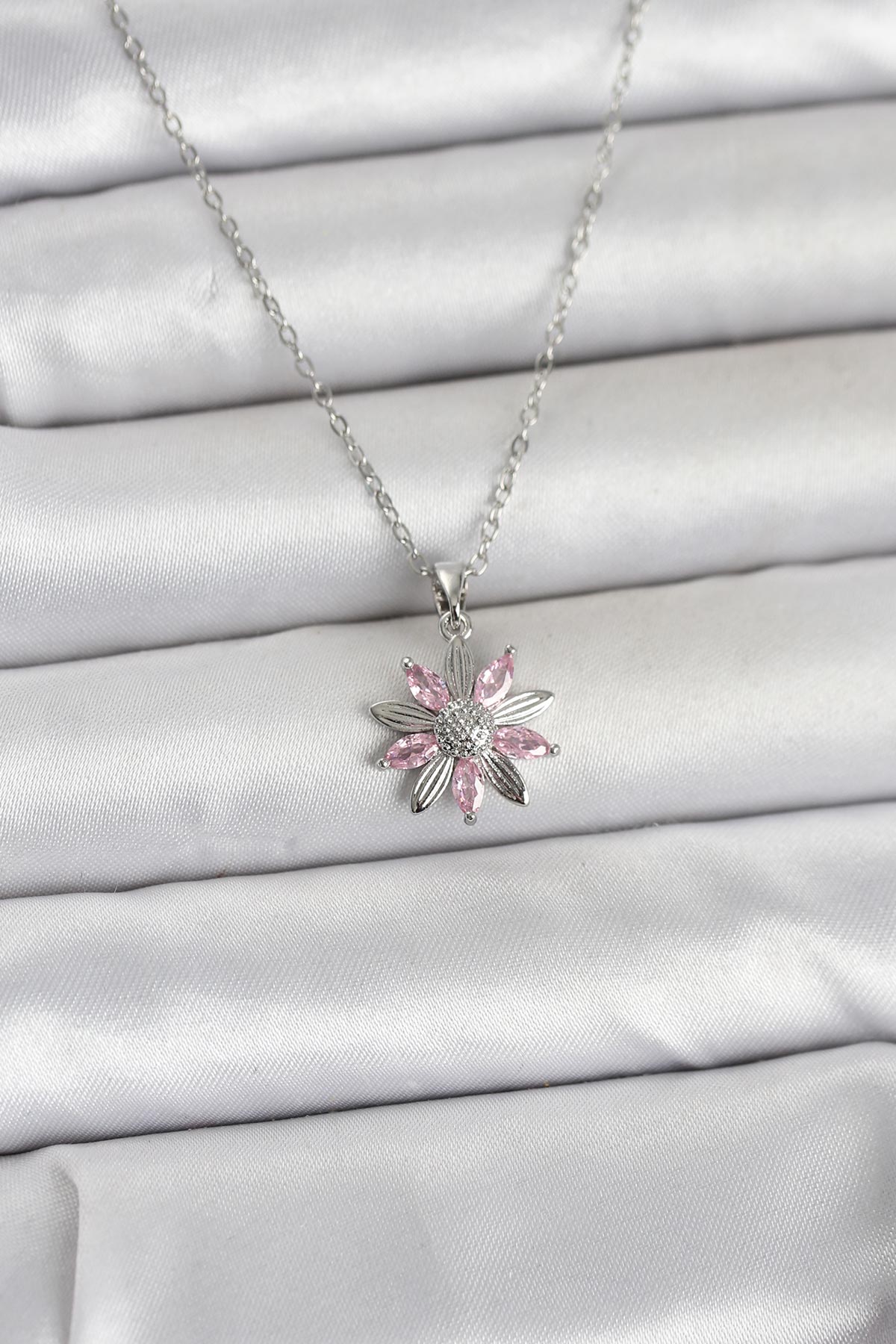Çelik Zincir Gümüş Renk Pembe Papatya Model Kadın Kolye