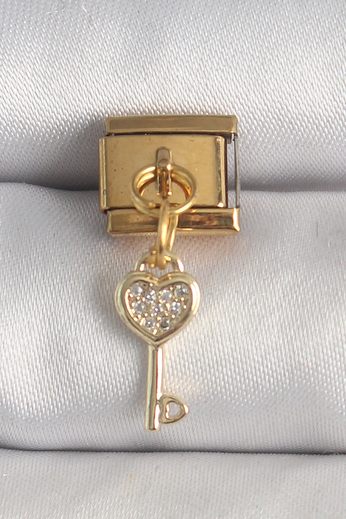 Çelik Gold Renk Sallantı Zirkon Taşlı Kalpli Anahtar Model Nomination Charm