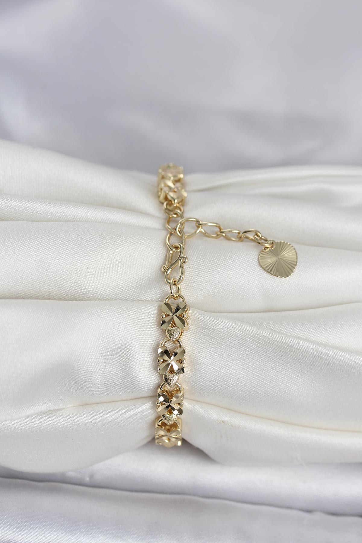 Kelebek Model Gold Renk Kadın Bileklik