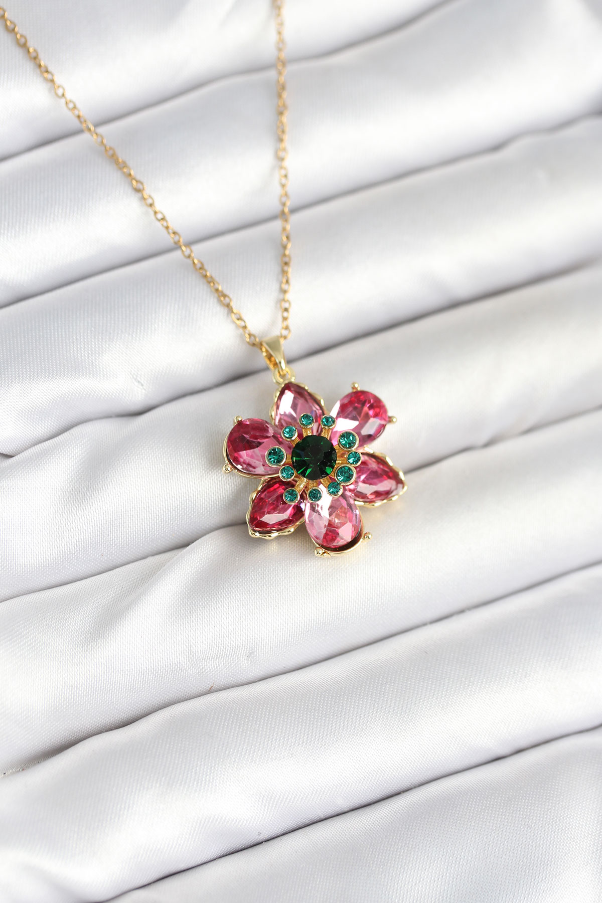 Çelik Zincirli Pembe Çiçek Model Kadın Kolye