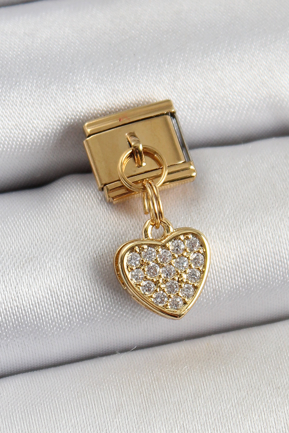 Çelik Sallantılı Zirkon Taşlı Kalp Model Gold Renk Nomination Charm