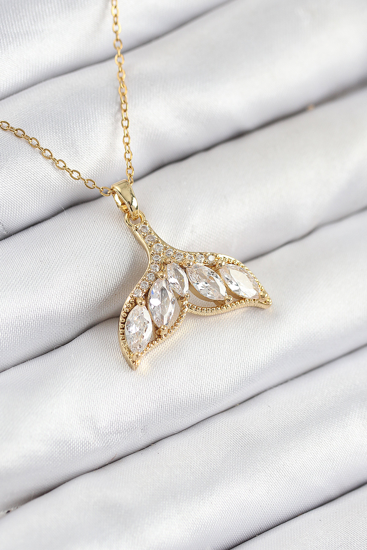 Çelik Zirkon Taşlı Balık Kuyruğu Model Gold Renk Kadın Kolye