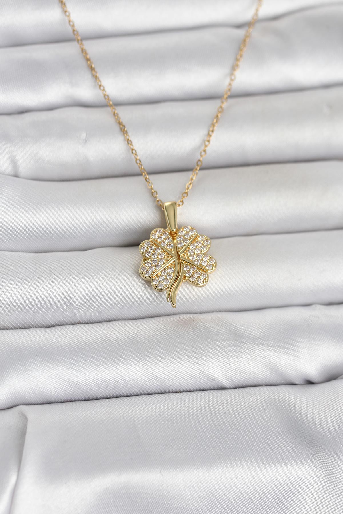 Çelik Gold Renk Açılabilir Yonca Model Zirkon Taşlı Kadın Kolye