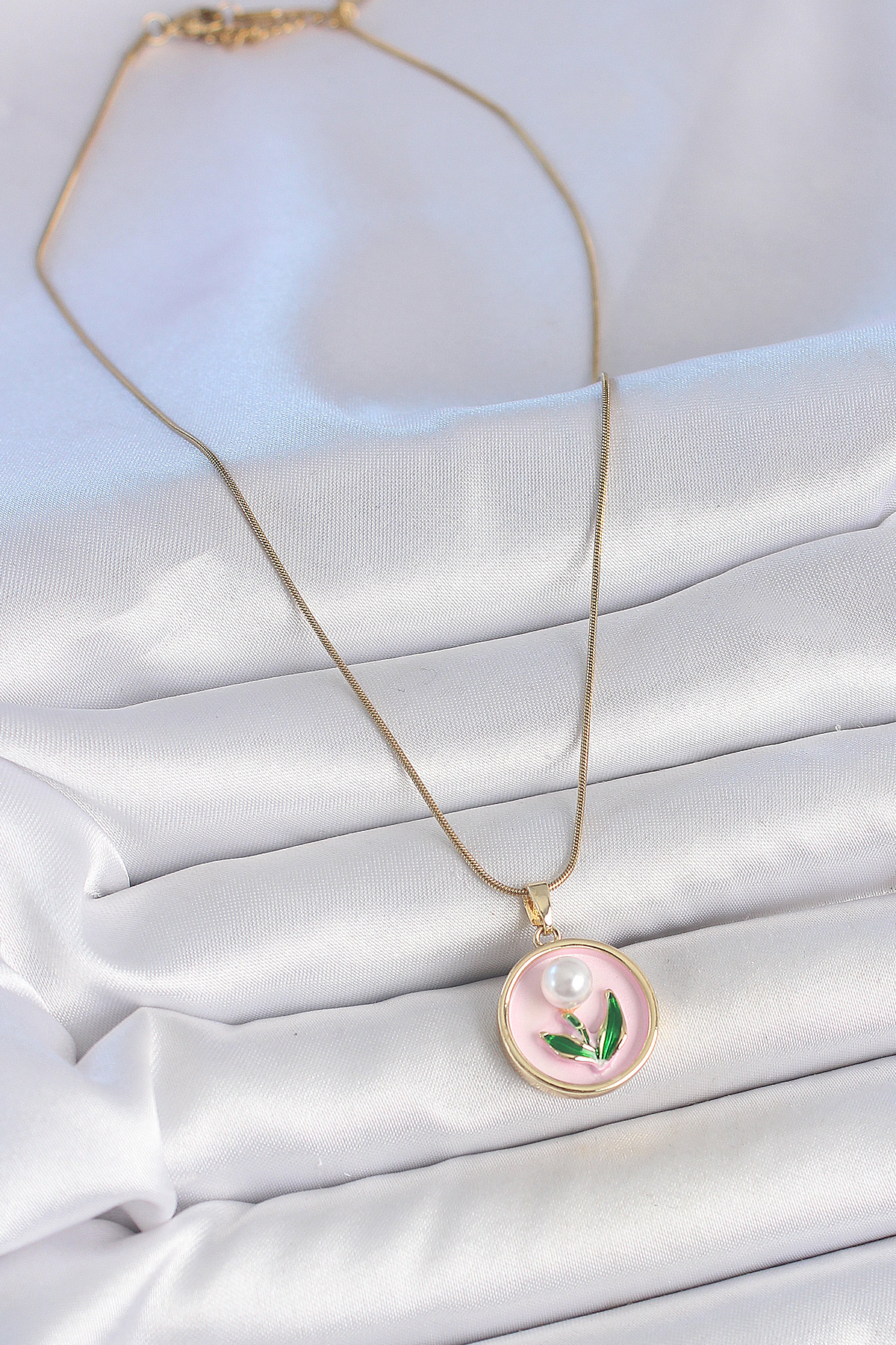 Çelik Gold Renk Zincir Pembe Mineli İncili Çiçek İşlemeli Portre Model Kadın Kolye 2