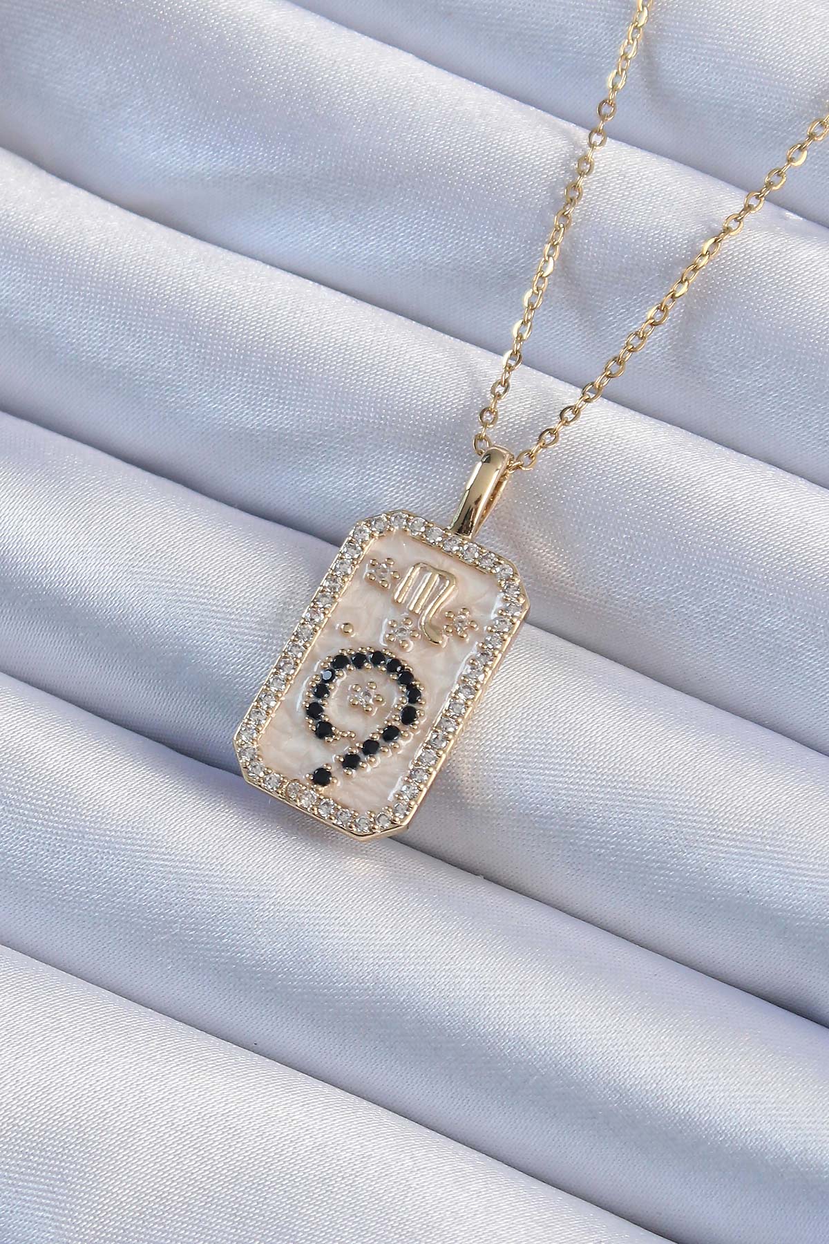 Çelik Zincir Altın Renk Zirkon Taşlı Minimal Papatya Figürlü Tarot Kolye